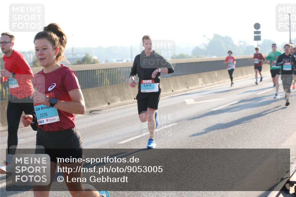 03.10.2025 - Köhlbrandbrückenlauf Lena Gebhardt http://msf.ph/oto/9053005 03.10.2025 09:15:36 Position 1 3376, 1067 meine-sportfotos.de