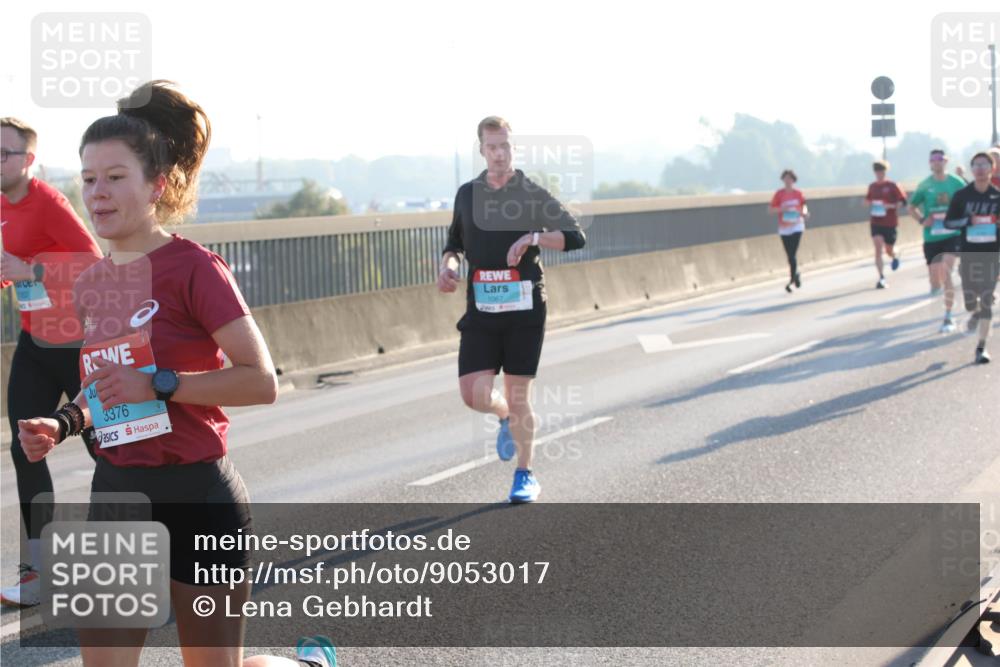 03.10.2025 - Köhlbrandbrückenlauf Lena Gebhardt http://msf.ph/oto/9053017 03.10.2025 09:15:36 Position 1 3376, 1067 meine-sportfotos.de