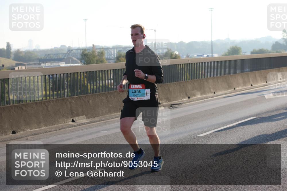 03.10.2025 - Köhlbrandbrückenlauf Lena Gebhardt http://msf.ph/oto/9053045 03.10.2025 09:15:37 Position 1 1067 meine-sportfotos.de
