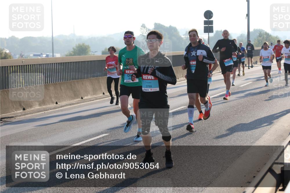 03.10.2025 - Köhlbrandbrückenlauf Lena Gebhardt http://msf.ph/oto/9053054 03.10.2025 09:15:38 Position 1 28, 3789, 2934 meine-sportfotos.de
