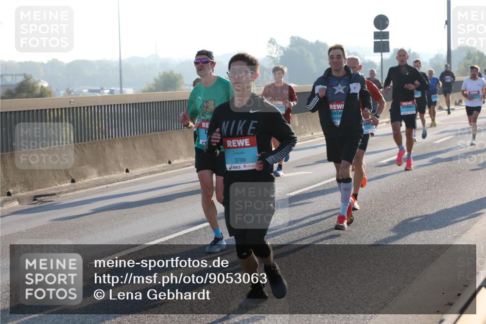 03.10.2025 - Köhlbrandbrückenlauf Lena Gebhardt http://msf.ph/oto/9053063 03.10.2025 09:15:39 Position 1 3789, 2934 meine-sportfotos.de