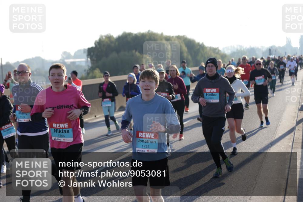 03.10.2025 - Köhlbrandbrückenlauf Jannik Wohlers http://msf.ph/oto/9053081 03.10.2025 09:19:47 Position 3 3133, 1124, 1755, 1753, 2323 meine-sportfotos.de
