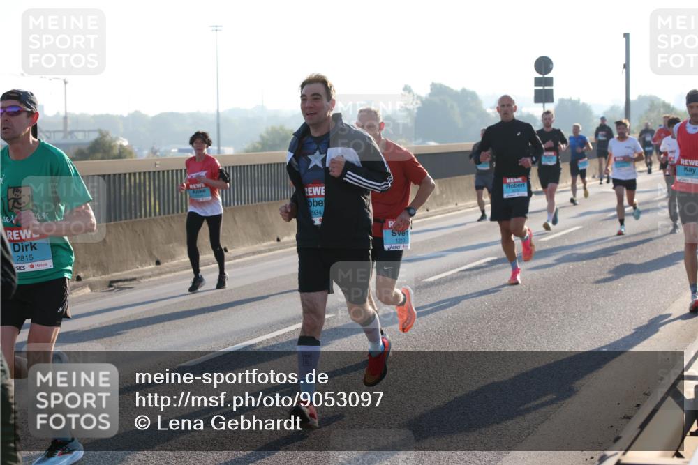 03.10.2025 - Köhlbrandbrückenlauf Lena Gebhardt http://msf.ph/oto/9053097 03.10.2025 09:15:40 Position 1 2815, 2934, 1210 meine-sportfotos.de