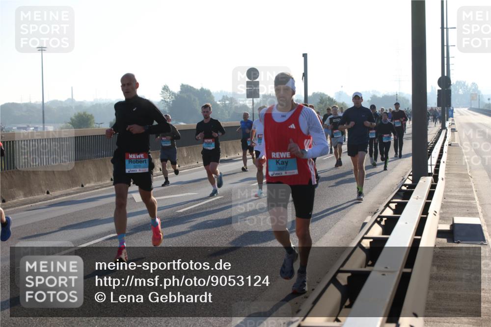 03.10.2025 - Köhlbrandbrückenlauf Lena Gebhardt http://msf.ph/oto/9053124 03.10.2025 09:15:41 Position 1 3270, 3527 meine-sportfotos.de
