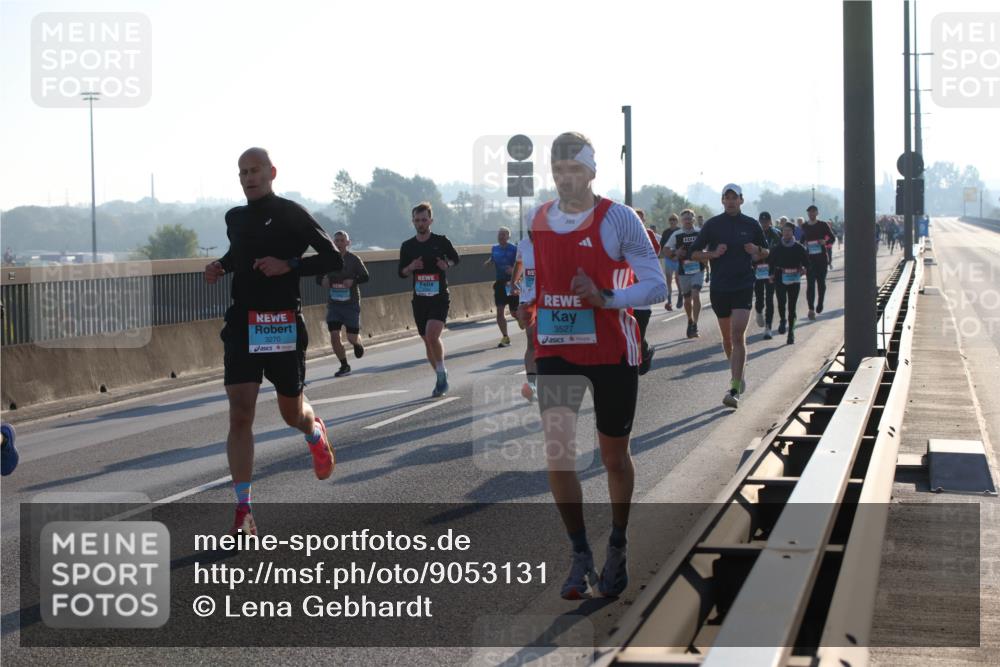 03.10.2025 - Köhlbrandbrückenlauf Lena Gebhardt http://msf.ph/oto/9053131 03.10.2025 09:15:41 Position 1 3270, 3527 meine-sportfotos.de
