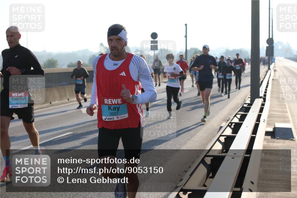 03.10.2025 - Köhlbrandbrückenlauf Lena Gebhardt http://msf.ph/oto/9053150 03.10.2025 09:15:42 Position 1 3270, 3527 meine-sportfotos.de