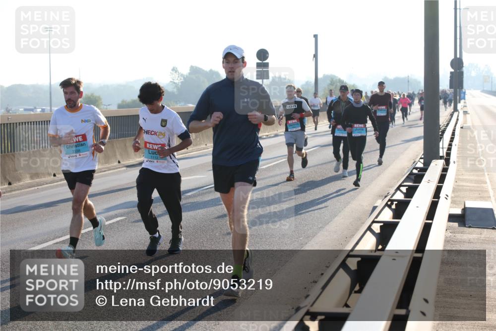 03.10.2025 - Köhlbrandbrückenlauf Lena Gebhardt http://msf.ph/oto/9053219 03.10.2025 09:15:44 Position 1 3338, 24, 1112 meine-sportfotos.de