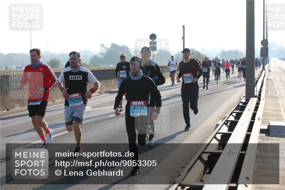 03.10.2025 - Köhlbrandbrückenlauf Lena Gebhardt http://msf.ph/oto/9053305 03.10.2025 09:15:46 Position 1 2880, 3083, 1421 meine-sportfotos.de