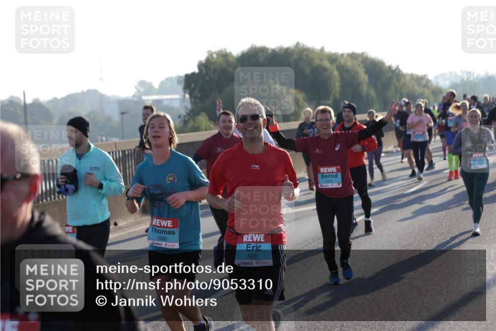 03.10.2025 - Köhlbrandbrückenlauf Jannik Wohlers http://msf.ph/oto/9053310 03.10.2025 09:19:52 Position 3 3200, 3201, 3003 meine-sportfotos.de