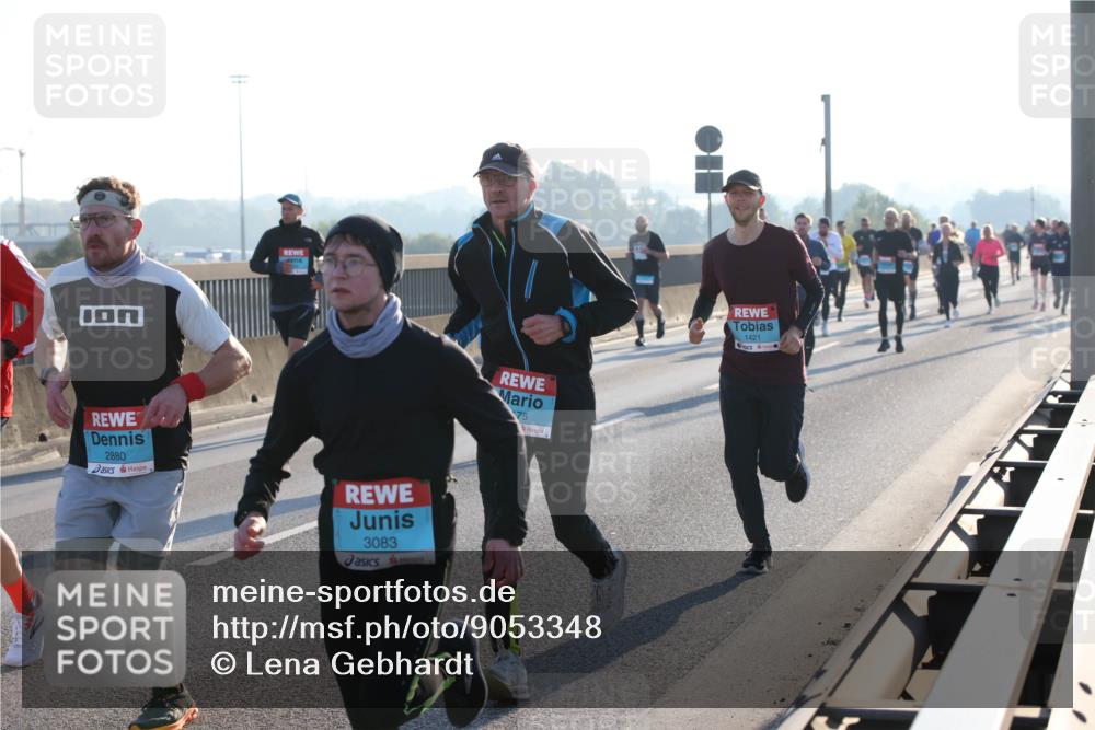 03.10.2025 - Köhlbrandbrückenlauf Lena Gebhardt http://msf.ph/oto/9053348 03.10.2025 09:15:47 Position 1 75, 2880, 3083, 1421 meine-sportfotos.de