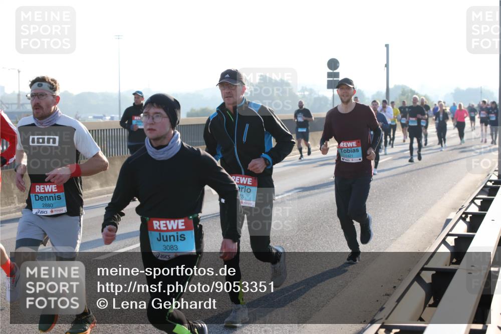 03.10.2025 - Köhlbrandbrückenlauf Lena Gebhardt http://msf.ph/oto/9053351 03.10.2025 09:15:47 Position 1 2880, 3083, 75, 1421 meine-sportfotos.de