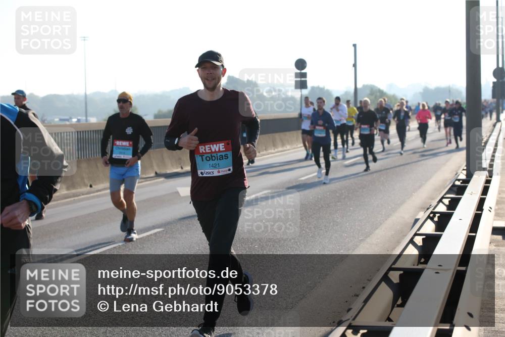 03.10.2025 - Köhlbrandbrückenlauf Lena Gebhardt http://msf.ph/oto/9053378 03.10.2025 09:15:48 Position 1 1421 meine-sportfotos.de