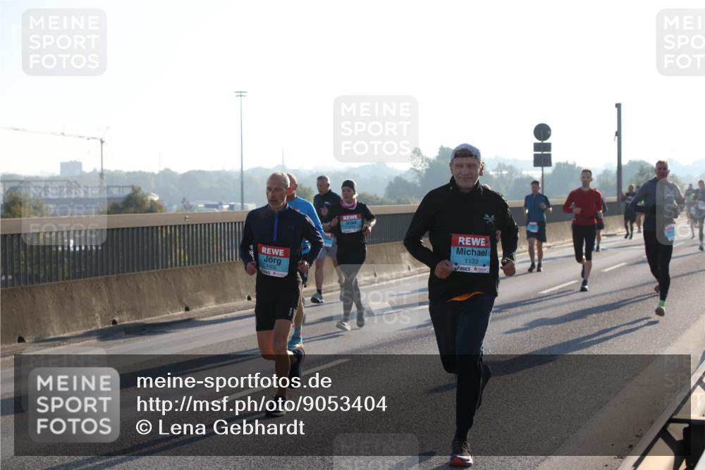 03.10.2025 - Köhlbrandbrückenlauf Lena Gebhardt http://msf.ph/oto/9053404 03.10.2025 09:16:03 Position 1 1102, 1133 meine-sportfotos.de