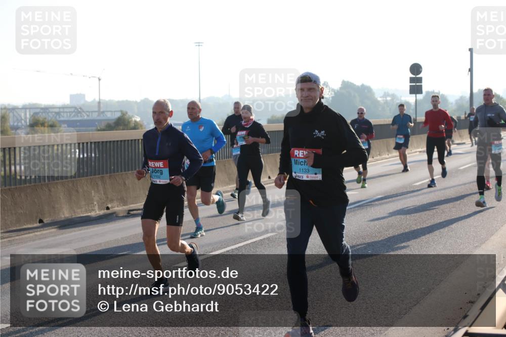 03.10.2025 - Köhlbrandbrückenlauf Lena Gebhardt http://msf.ph/oto/9053422 03.10.2025 09:16:03 Position 1 1102, 1133 meine-sportfotos.de