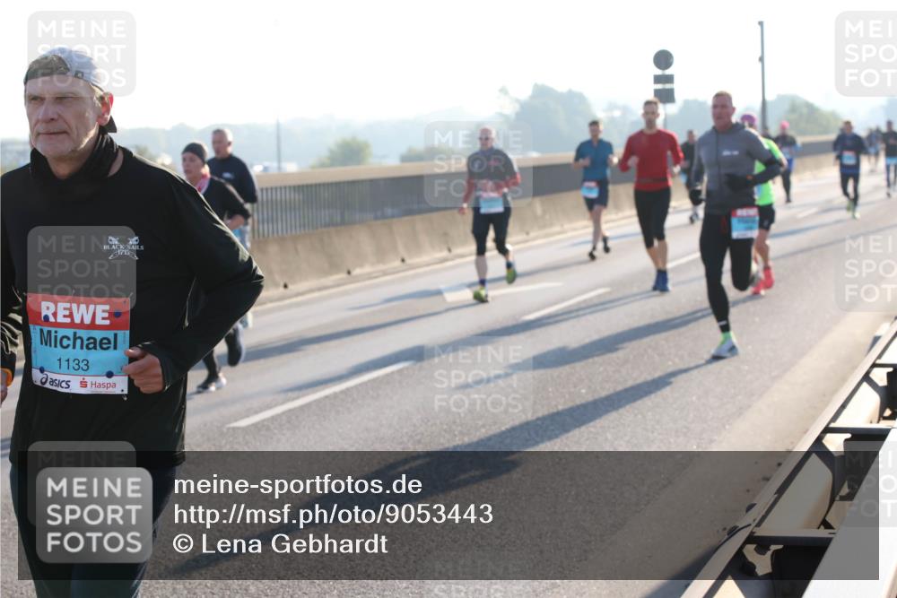 03.10.2025 - Köhlbrandbrückenlauf Lena Gebhardt http://msf.ph/oto/9053443 03.10.2025 09:16:04 Position 1 1133, 1715, 110 meine-sportfotos.de