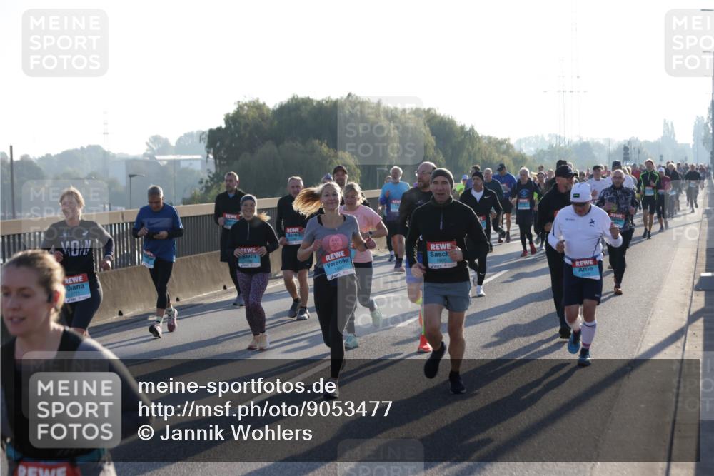 03.10.2025 - Köhlbrandbrückenlauf Jannik Wohlers http://msf.ph/oto/9053477 03.10.2025 09:19:56 Position 3 1771, 1907, 1905 meine-sportfotos.de