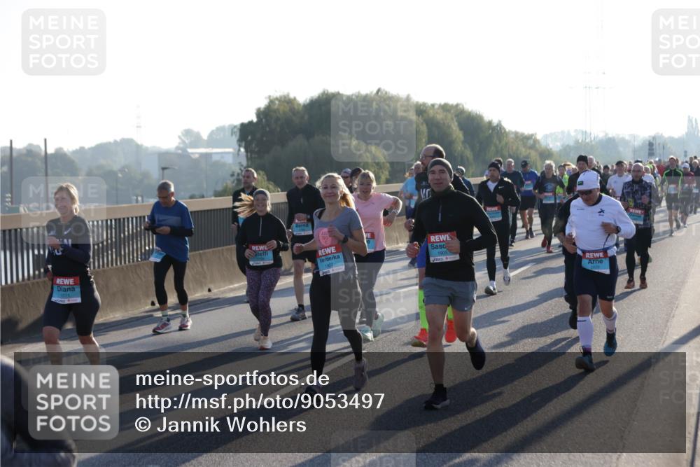 03.10.2025 - Köhlbrandbrückenlauf Jannik Wohlers http://msf.ph/oto/9053497 03.10.2025 09:19:56 Position 3 1771, 1907, 1905 meine-sportfotos.de