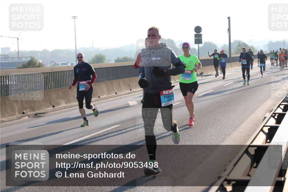 03.10.2025 - Köhlbrandbrückenlauf Lena Gebhardt http://msf.ph/oto/9053498 03.10.2025 09:16:05 Position 1  meine-sportfotos.de
