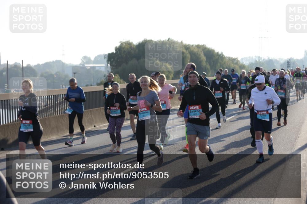 03.10.2025 - Köhlbrandbrückenlauf Jannik Wohlers http://msf.ph/oto/9053505 03.10.2025 09:19:56 Position 3 1771, 1907, 1905 meine-sportfotos.de