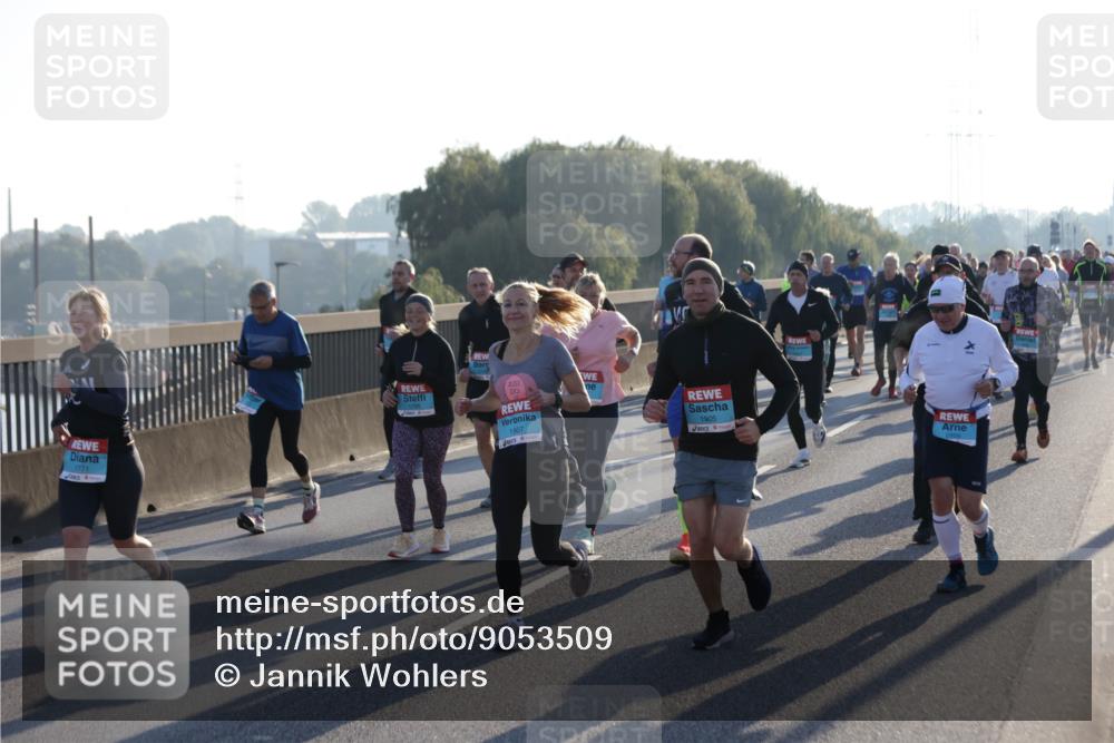 03.10.2025 - Köhlbrandbrückenlauf Jannik Wohlers http://msf.ph/oto/9053509 03.10.2025 09:19:56 Position 3 1771, 1907, 1905 meine-sportfotos.de