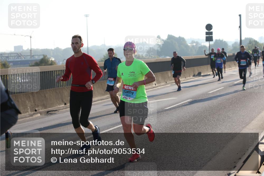 03.10.2025 - Köhlbrandbrückenlauf Lena Gebhardt http://msf.ph/oto/9053534 03.10.2025 09:16:07 Position 1 2819 meine-sportfotos.de