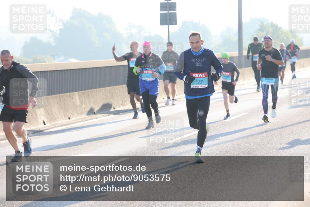 03.10.2025 - Köhlbrandbrückenlauf Lena Gebhardt http://msf.ph/oto/9053575 03.10.2025 09:16:08 Position 1 50, 3836 meine-sportfotos.de