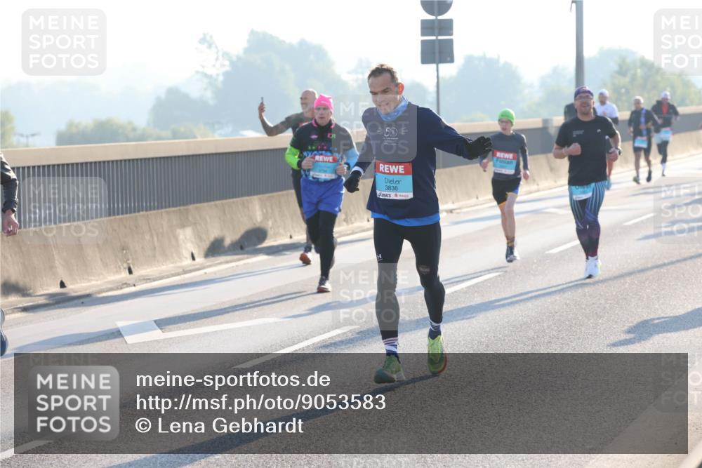 03.10.2025 - Köhlbrandbrückenlauf Lena Gebhardt http://msf.ph/oto/9053583 03.10.2025 09:16:09 Position 1 50, 3836 meine-sportfotos.de