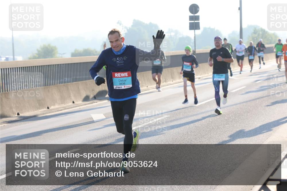 03.10.2025 - Köhlbrandbrückenlauf Lena Gebhardt http://msf.ph/oto/9053624 03.10.2025 09:16:10 Position 1 50, 3836 meine-sportfotos.de