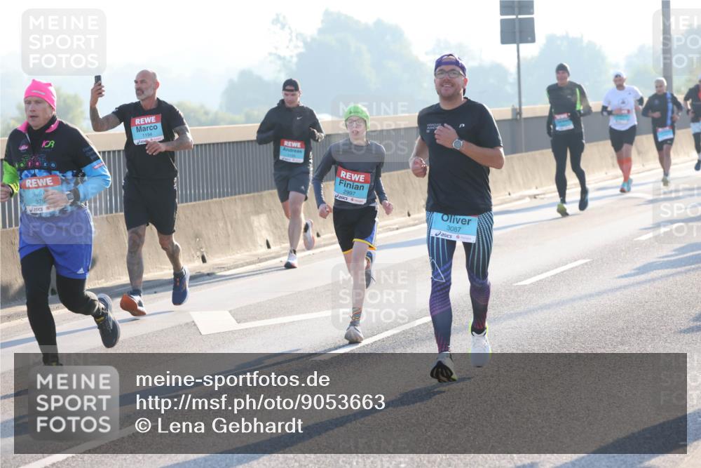 03.10.2025 - Köhlbrandbrückenlauf Lena Gebhardt http://msf.ph/oto/9053663 03.10.2025 09:16:11 Position 1 379, 1194, 2997, 3087 meine-sportfotos.de