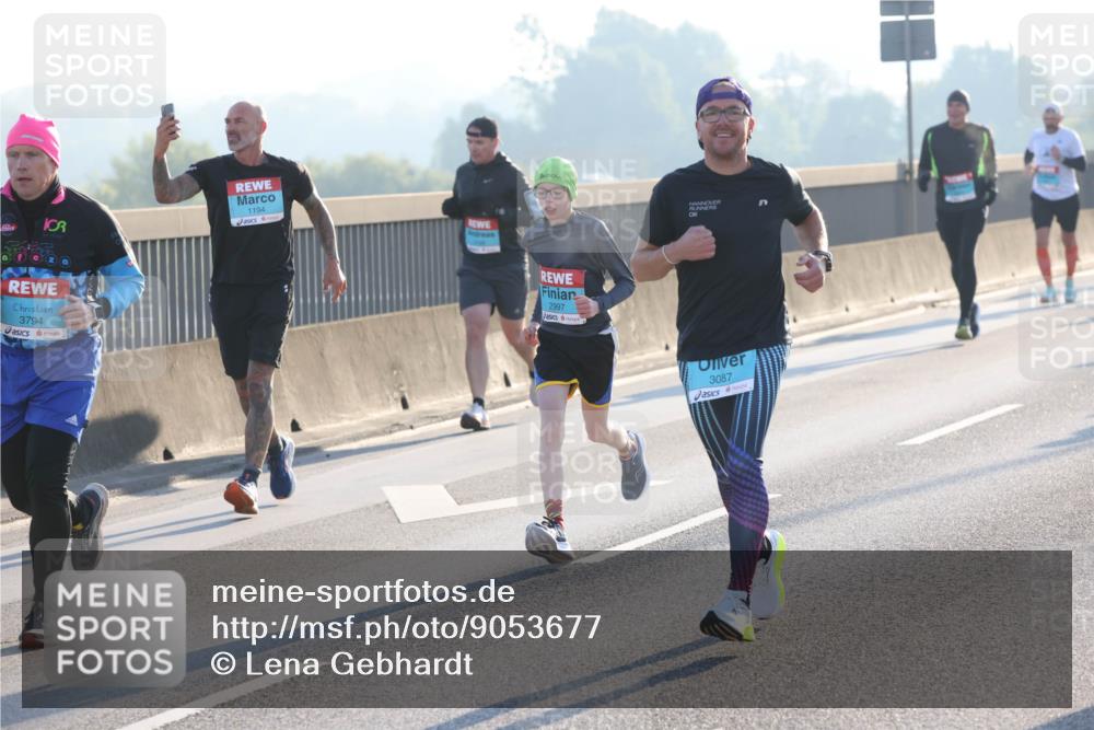 03.10.2025 - Köhlbrandbrückenlauf Lena Gebhardt http://msf.ph/oto/9053677 03.10.2025 09:16:12 Position 1 3794, 1194, 2997, 3087 meine-sportfotos.de