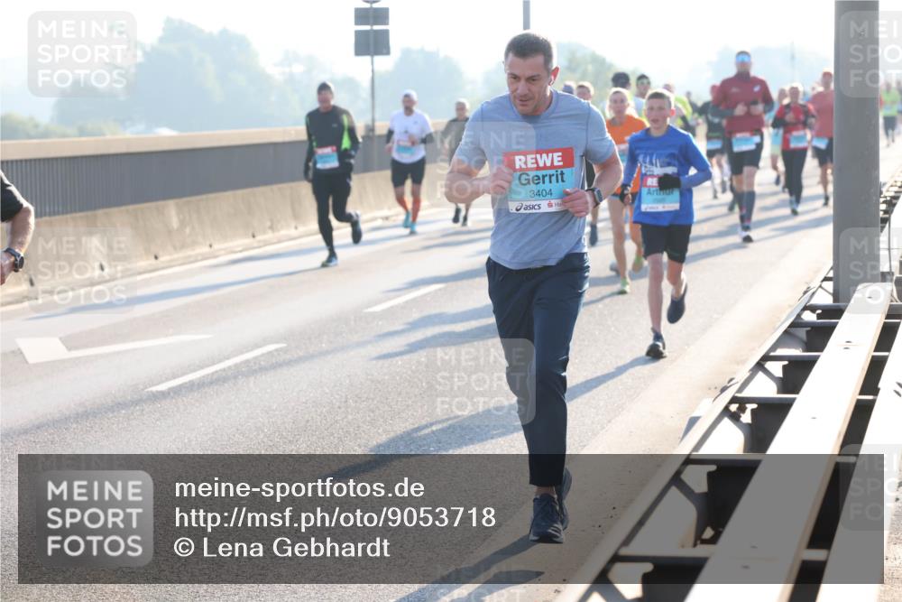 03.10.2025 - Köhlbrandbrückenlauf Lena Gebhardt http://msf.ph/oto/9053718 03.10.2025 09:16:13 Position 1 3404 meine-sportfotos.de