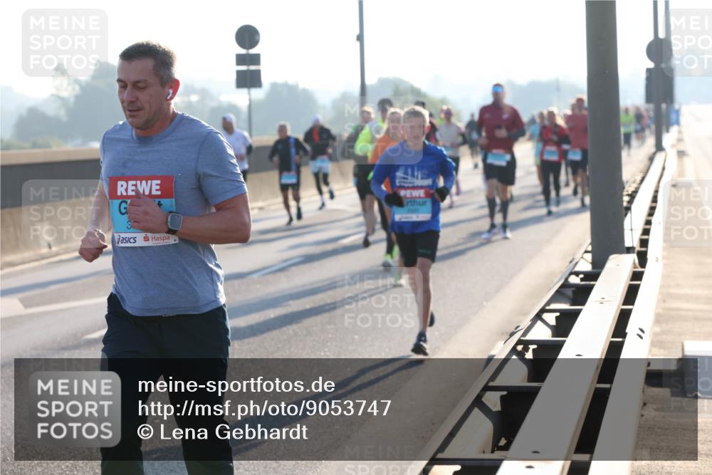 03.10.2025 - Köhlbrandbrückenlauf Lena Gebhardt http://msf.ph/oto/9053747 03.10.2025 09:16:14 Position 1  meine-sportfotos.de