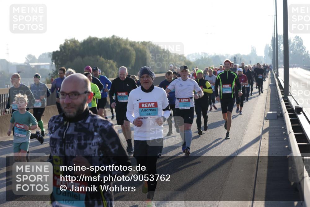 03.10.2025 - Köhlbrandbrückenlauf Jannik Wohlers http://msf.ph/oto/9053762 03.10.2025 09:20:02 Position 3 1806, 1669, 1947 meine-sportfotos.de