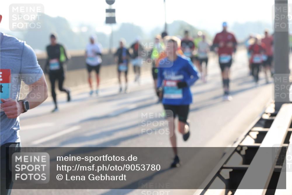 03.10.2025 - Köhlbrandbrückenlauf Lena Gebhardt http://msf.ph/oto/9053780 03.10.2025 09:16:14 Position 1  meine-sportfotos.de