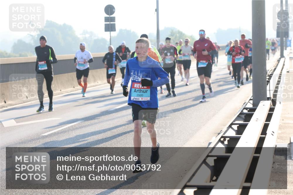 03.10.2025 - Köhlbrandbrückenlauf Lena Gebhardt http://msf.ph/oto/9053792 03.10.2025 09:16:15 Position 1 2920 meine-sportfotos.de