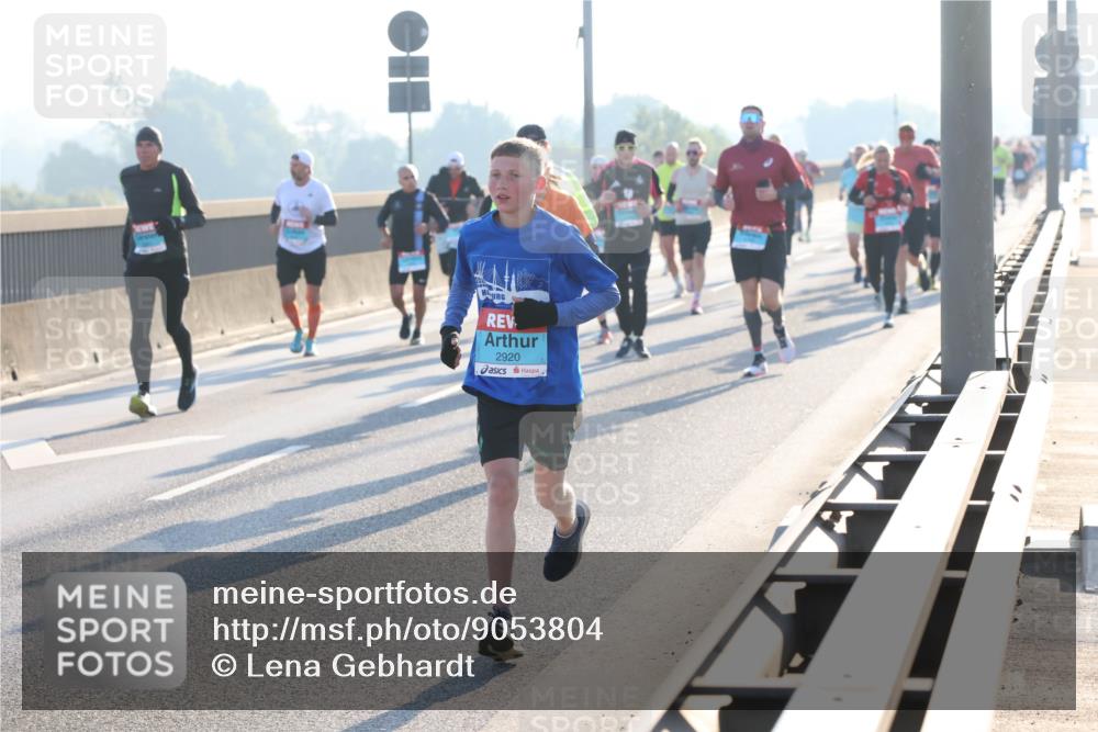 03.10.2025 - Köhlbrandbrückenlauf Lena Gebhardt http://msf.ph/oto/9053804 03.10.2025 09:16:15 Position 1 2920 meine-sportfotos.de