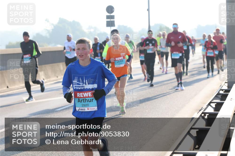 03.10.2025 - Köhlbrandbrückenlauf Lena Gebhardt http://msf.ph/oto/9053830 03.10.2025 09:16:16 Position 1 2920 meine-sportfotos.de