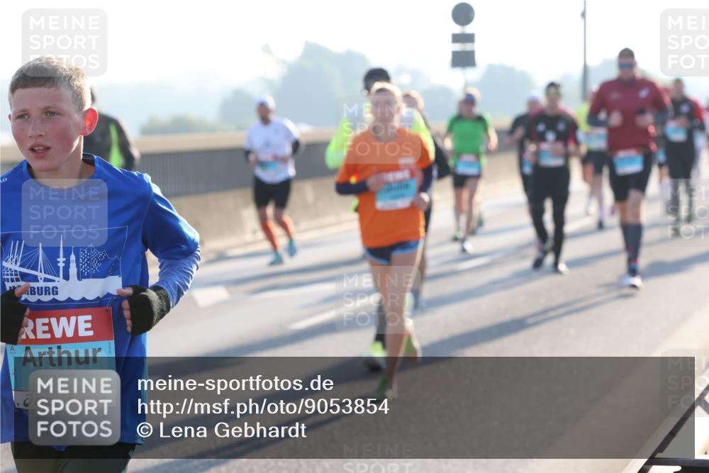 03.10.2025 - Köhlbrandbrückenlauf Lena Gebhardt http://msf.ph/oto/9053854 03.10.2025 09:16:17 Position 1 2920 meine-sportfotos.de