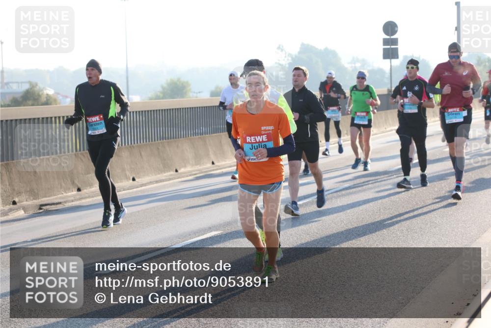 03.10.2025 - Köhlbrandbrückenlauf Lena Gebhardt http://msf.ph/oto/9053891 03.10.2025 09:16:17 Position 1  meine-sportfotos.de
