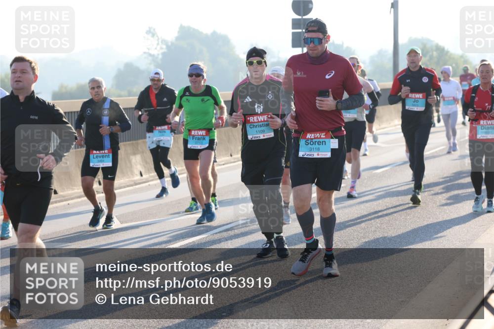 03.10.2025 - Köhlbrandbrückenlauf Lena Gebhardt http://msf.ph/oto/9053919 03.10.2025 09:16:18 Position 1 3464, 2710, 1109, 3118 meine-sportfotos.de