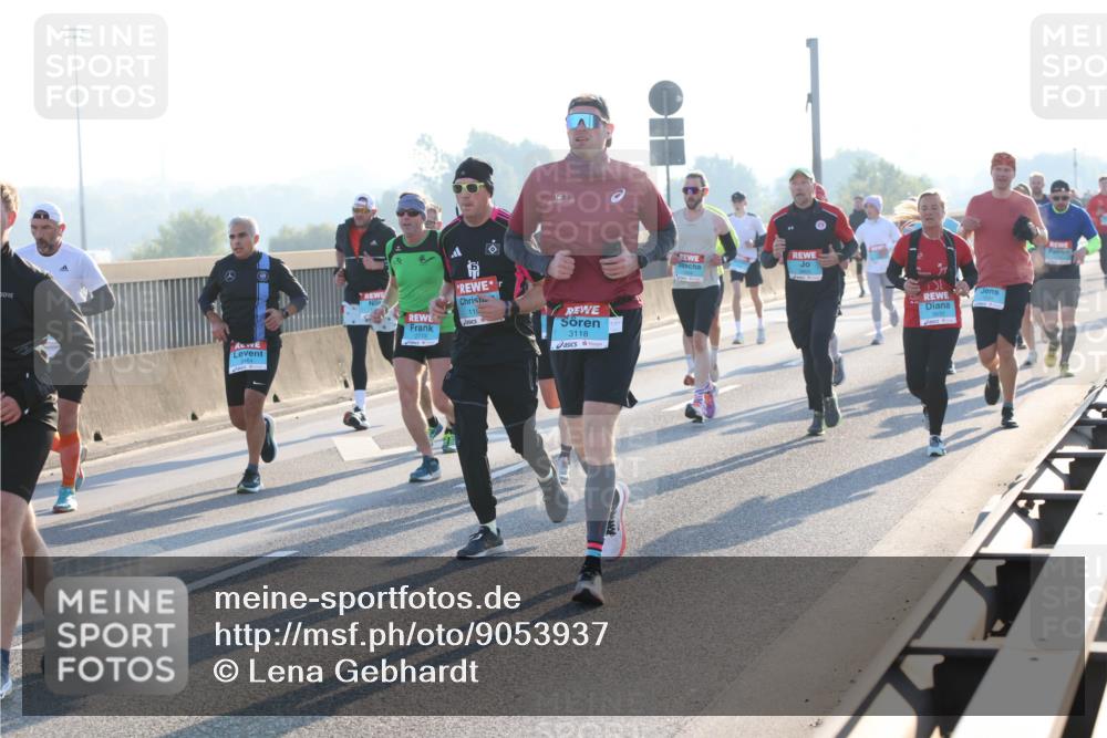 03.10.2025 - Köhlbrandbrückenlauf Lena Gebhardt http://msf.ph/oto/9053937 03.10.2025 09:16:19 Position 1 2710, 3118 meine-sportfotos.de
