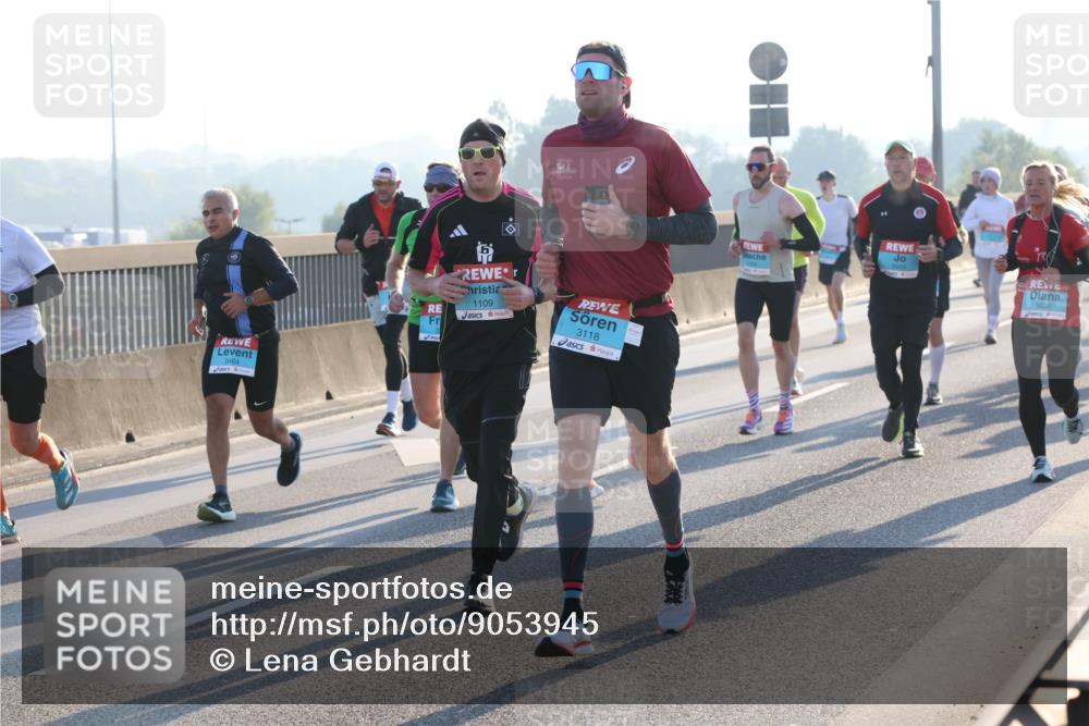 03.10.2025 - Köhlbrandbrückenlauf Lena Gebhardt http://msf.ph/oto/9053945 03.10.2025 09:16:19 Position 1 3464, 1109, 3118 meine-sportfotos.de