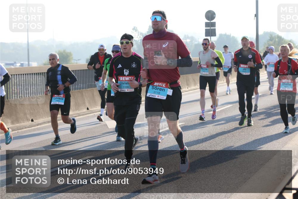 03.10.2025 - Köhlbrandbrückenlauf Lena Gebhardt http://msf.ph/oto/9053949 03.10.2025 09:16:19 Position 1 3464, 1109, 3118, 3630 meine-sportfotos.de
