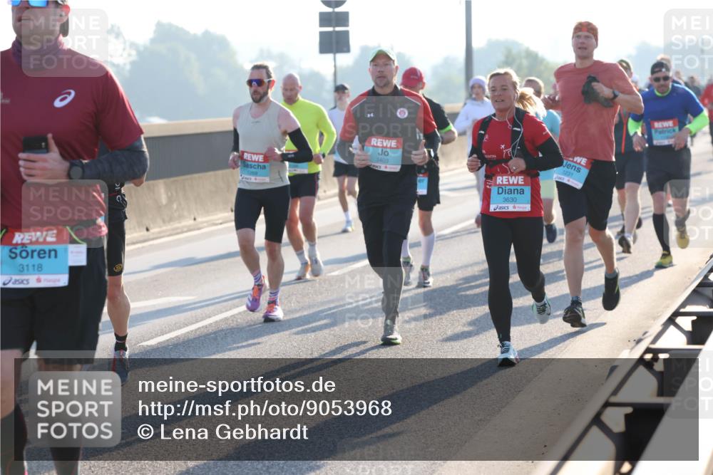 03.10.2025 - Köhlbrandbrückenlauf Lena Gebhardt http://msf.ph/oto/9053968 03.10.2025 09:16:20 Position 1 3403, 3118, 3630, 1231 meine-sportfotos.de