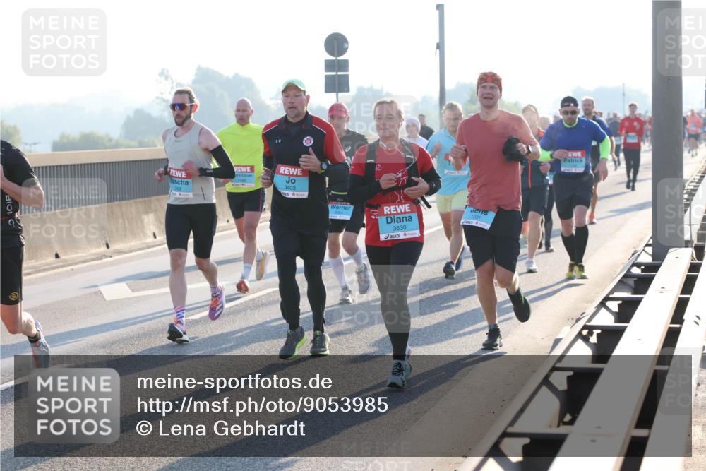 03.10.2025 - Köhlbrandbrückenlauf Lena Gebhardt http://msf.ph/oto/9053985 03.10.2025 09:16:21 Position 1 1269, 3403, 3630, 1231 meine-sportfotos.de