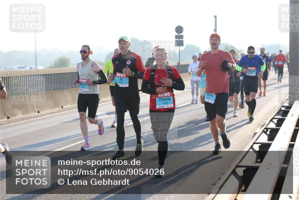 03.10.2025 - Köhlbrandbrückenlauf Lena Gebhardt http://msf.ph/oto/9054026 03.10.2025 09:16:22 Position 1 1269, 3403, 3630, 1231 meine-sportfotos.de