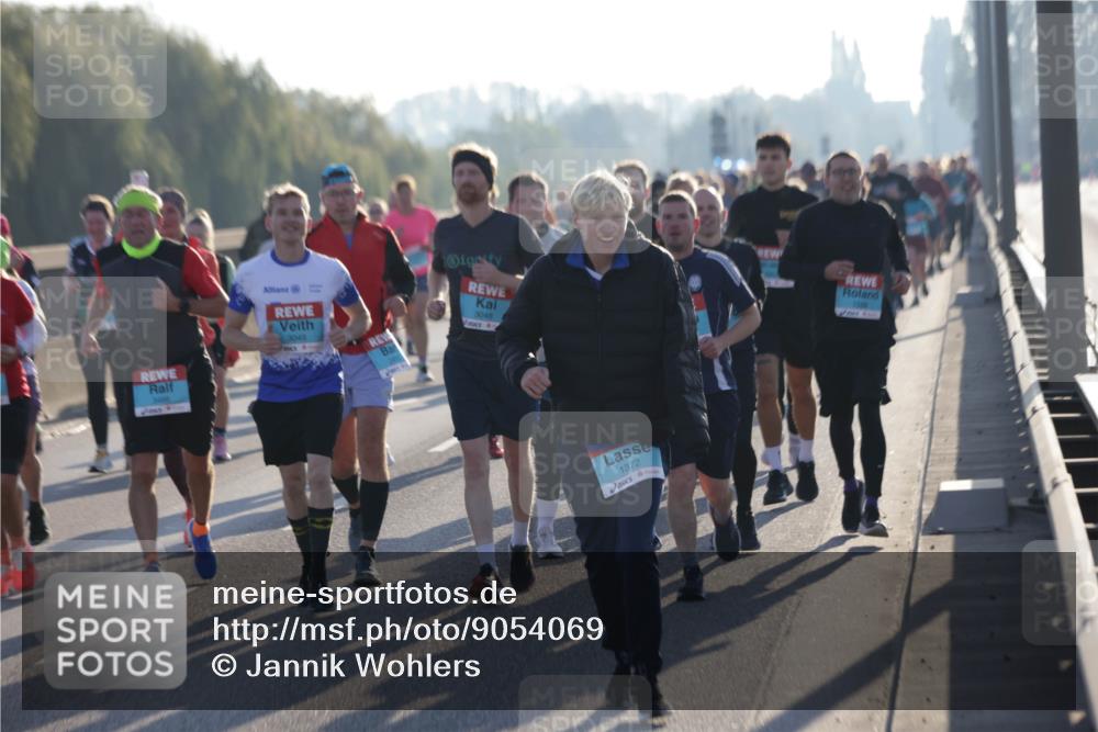 03.10.2025 - Köhlbrandbrückenlauf Jannik Wohlers http://msf.ph/oto/9054069 03.10.2025 09:20:08 Position 3 3049, 3048, 1372 meine-sportfotos.de