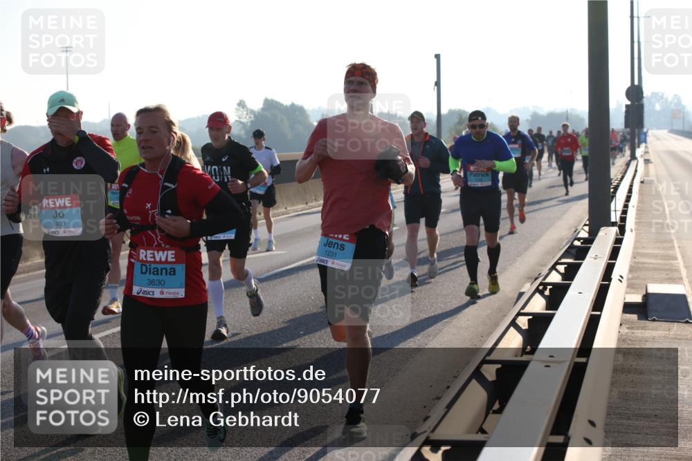 03.10.2025 - Köhlbrandbrückenlauf Lena Gebhardt http://msf.ph/oto/9054077 03.10.2025 09:16:23 Position 1 3403, 3630, 1231, 1132 meine-sportfotos.de