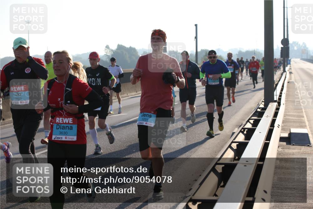 03.10.2025 - Köhlbrandbrückenlauf Lena Gebhardt http://msf.ph/oto/9054078 03.10.2025 09:16:23 Position 1 3403, 3630, 1231 meine-sportfotos.de