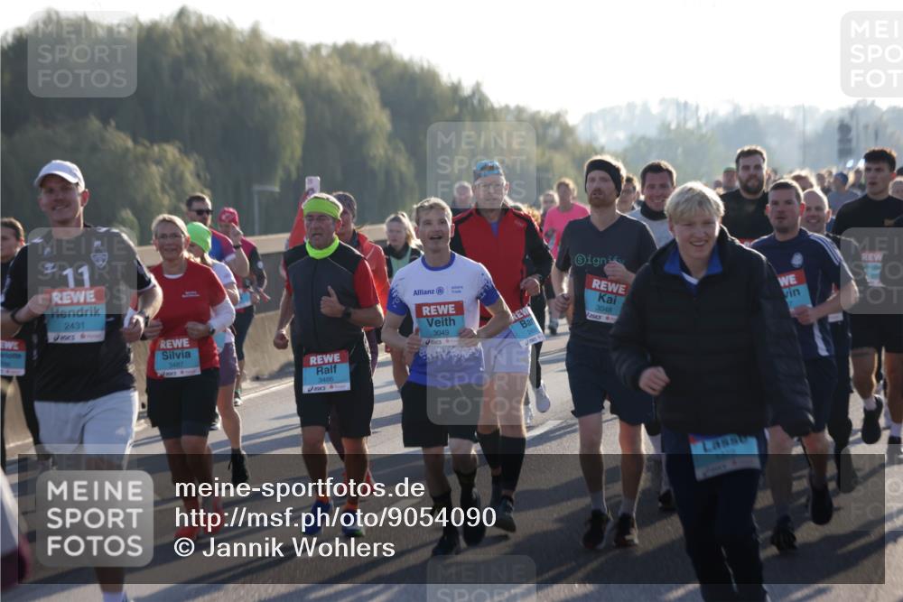 03.10.2025 - Köhlbrandbrückenlauf Jannik Wohlers http://msf.ph/oto/9054090 03.10.2025 09:20:09 Position 3 11, 2431, 3487, 3486, 3049, 3048, 1370 meine-sportfotos.de